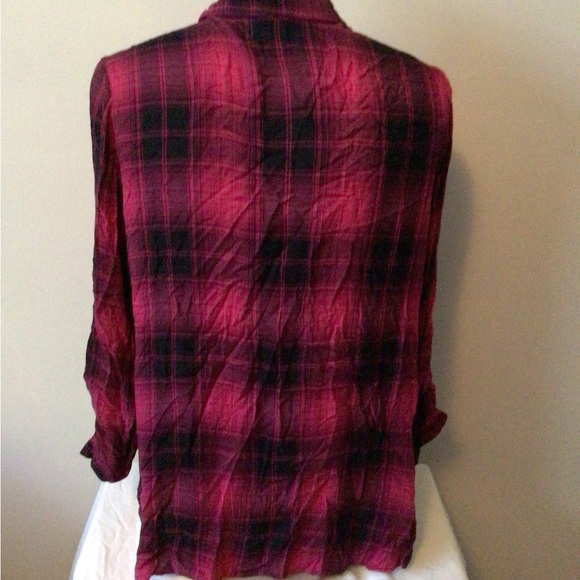 DC jeans woman’s shirt. Size 2X. - Picture 2 of 4